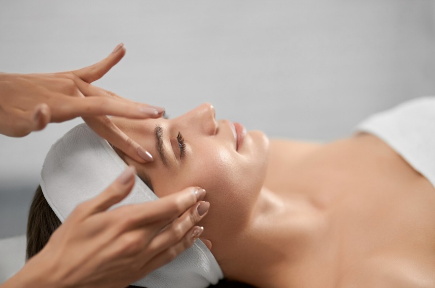 Quelles sont les méthodes de rajeunissement du visage non chirurgicales ?