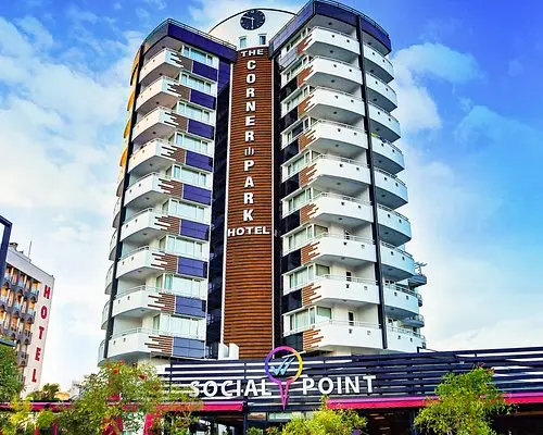 the corner park hotel