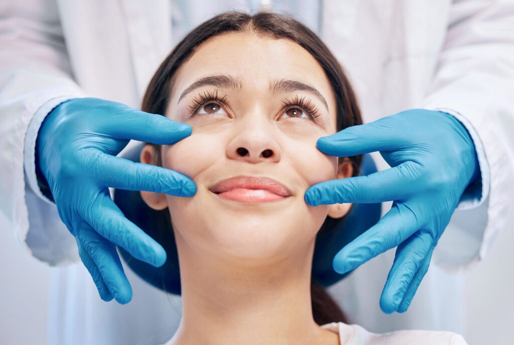 résultat avant et après la chirurgie des fossettes chez cayra clinics
