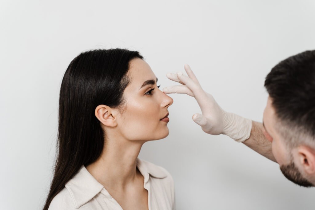 Résultat avant et après rhinoplastie sans chirurgie