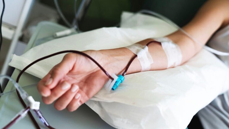 séance d’ozonothérapie réalisée par des professionnels de santé