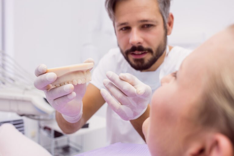 Traitement par pont dentaire pour remplacer les dents manquantes chez Cayra Clinic