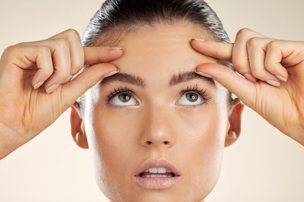 Repositionnement des sourcils et des pommettes par lifting endoscopique à Istanbul