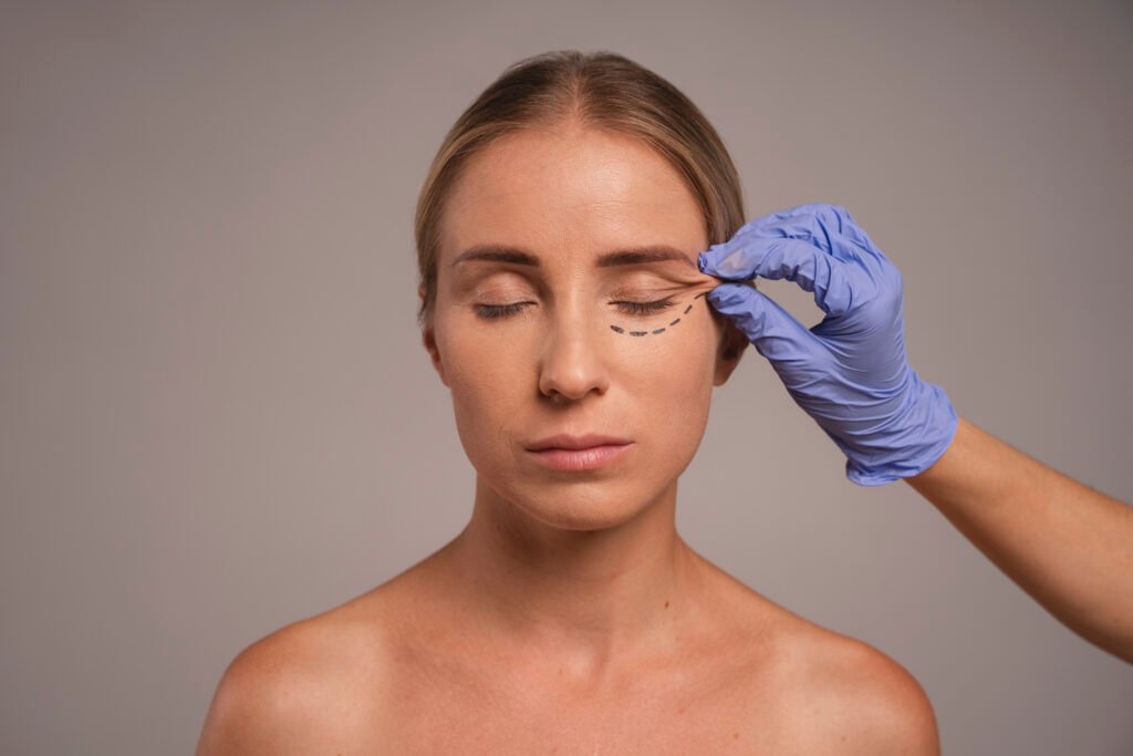 Lipofilling facial autologue pour restaurer les volumes perdus du visage