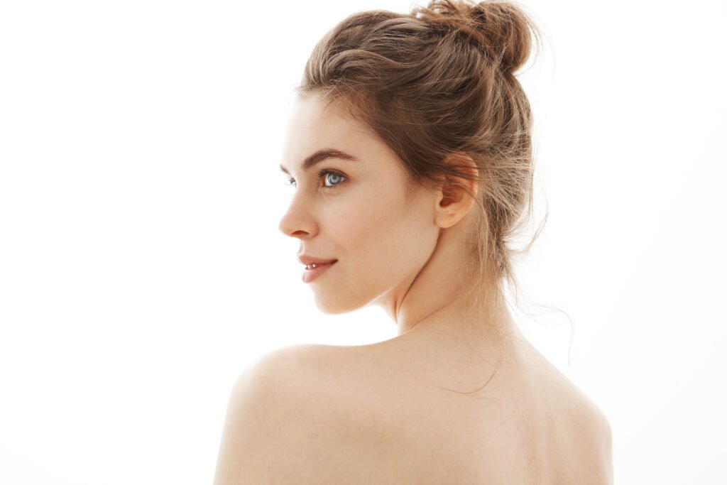 Rhinoplastie ultrasonique Turquie et résultats naturels à la Cayra Clinic