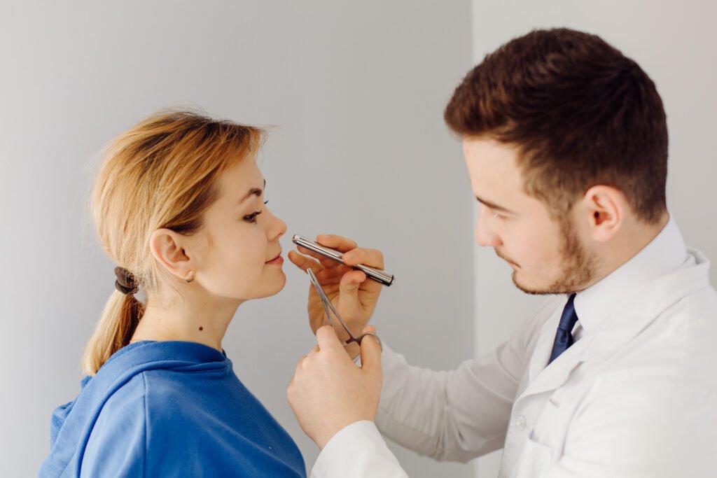 Rhinoplastie ultrasonique Piezotome pour sculpter les os nasaux sans traumatisme
